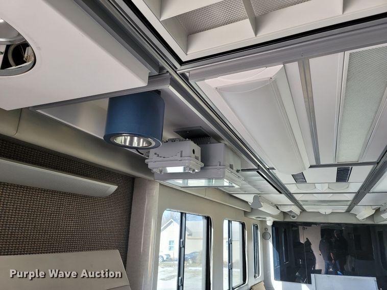 image for item MB9825 1998 Newell  RV