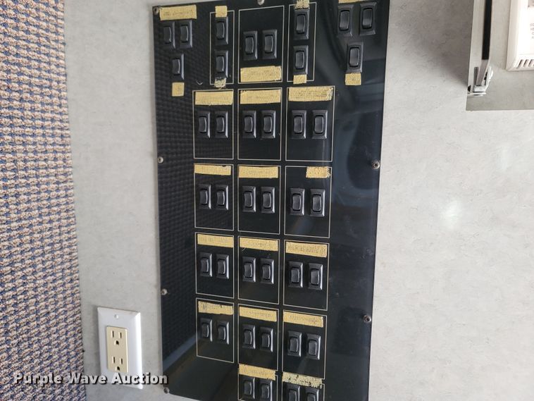 image for item MB9825 1998 Newell  RV