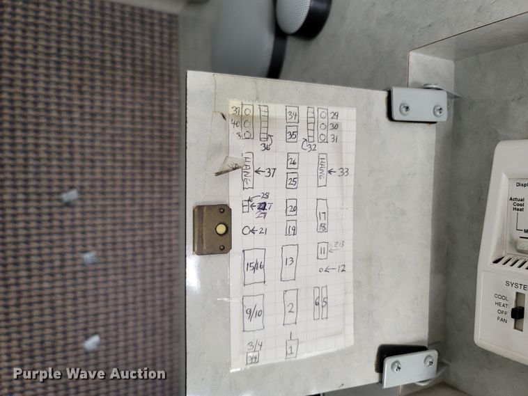 image for item MB9825 1998 Newell  RV