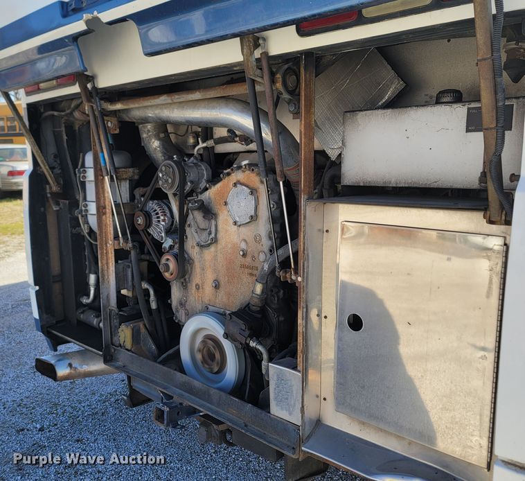 image for item MB9825 1998 Newell  RV