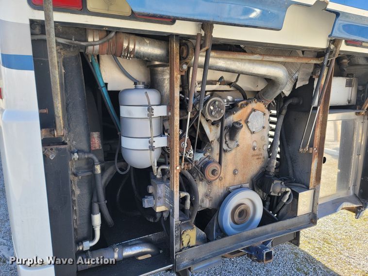 image for item MB9825 1998 Newell  RV