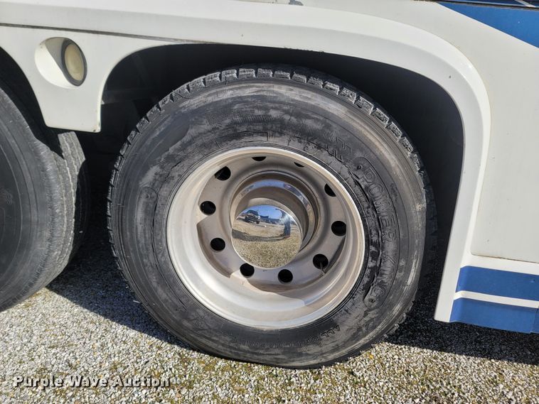 image for item MB9825 1998 Newell  RV