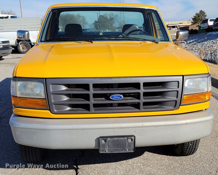 image for item MC9546 1995 Ford F150 XL  pickup truck