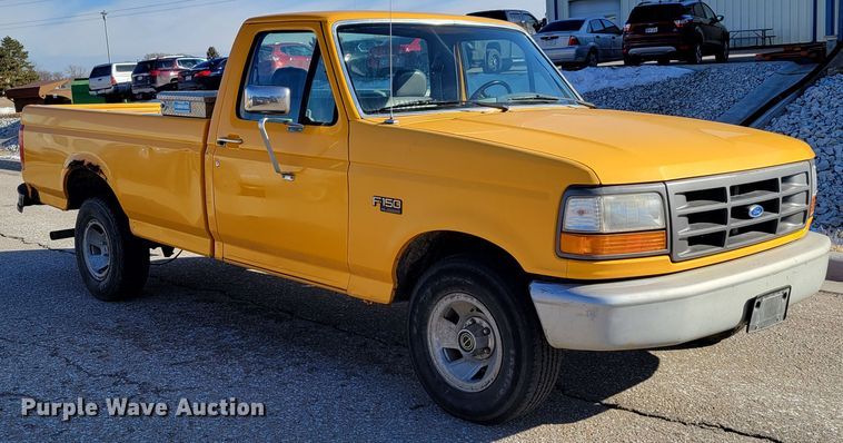 image for item MC9546 1995 Ford F150 XL  pickup truck