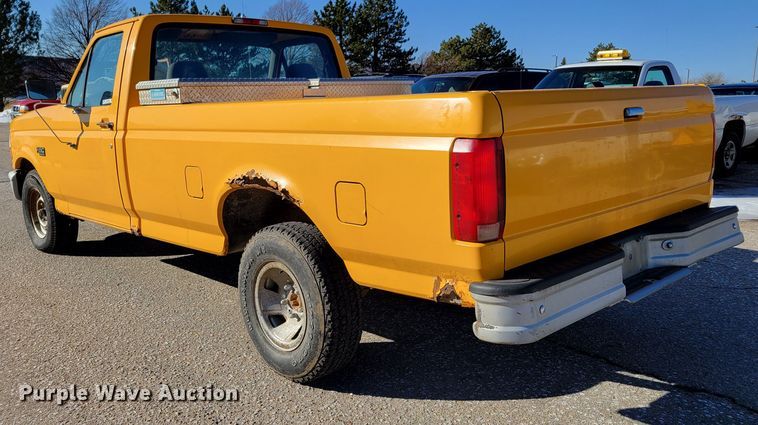 image for item MC9546 1995 Ford F150 XL  pickup truck