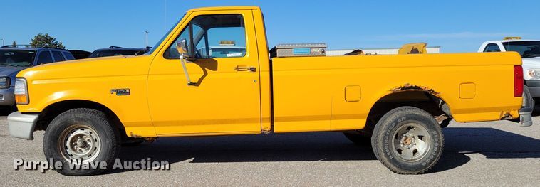 image for item MC9546 1995 Ford F150 XL  pickup truck