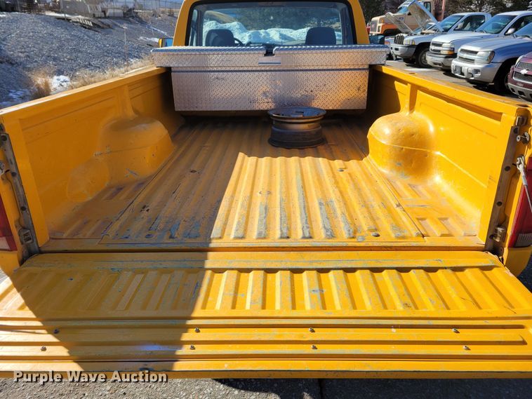 image for item MC9546 1995 Ford F150 XL  pickup truck