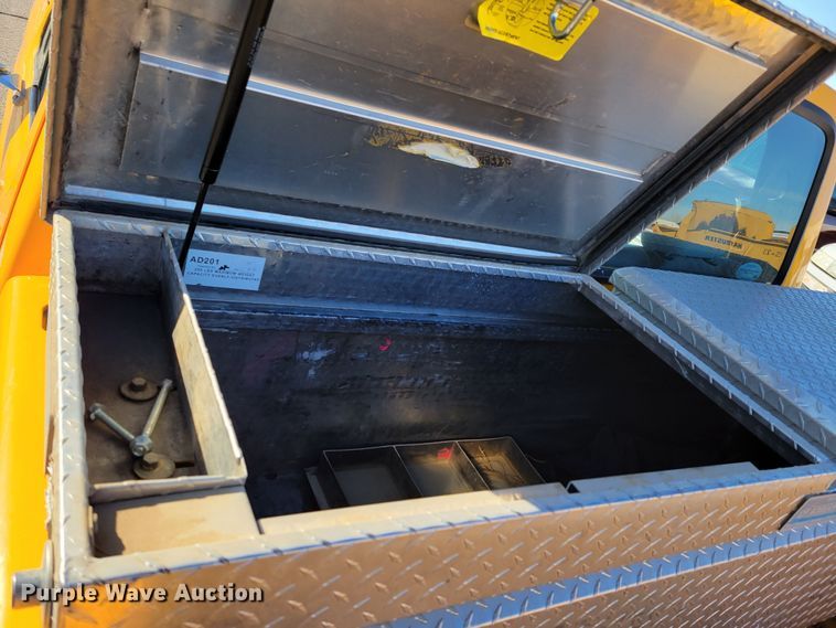 image for item MC9546 1995 Ford F150 XL  pickup truck