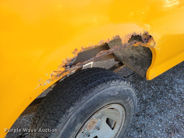 image for item MC9546 1995 Ford F150 XL  pickup truck