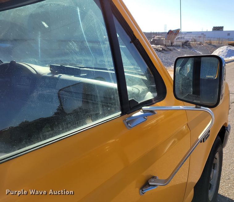 image for item MC9546 1995 Ford F150 XL  pickup truck