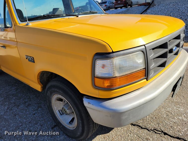 image for item MC9546 1995 Ford F150 XL  pickup truck