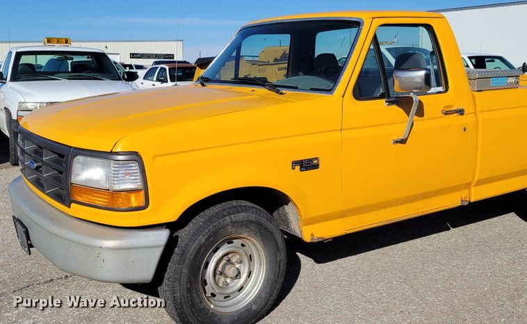 image for item MC9546 1995 Ford F150 XL  pickup truck