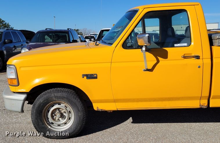image for item MC9546 1995 Ford F150 XL  pickup truck