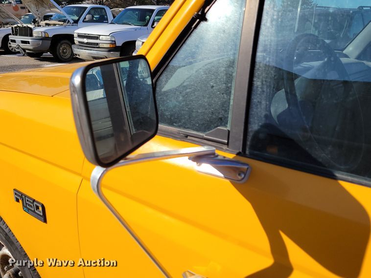 image for item MC9546 1995 Ford F150 XL  pickup truck