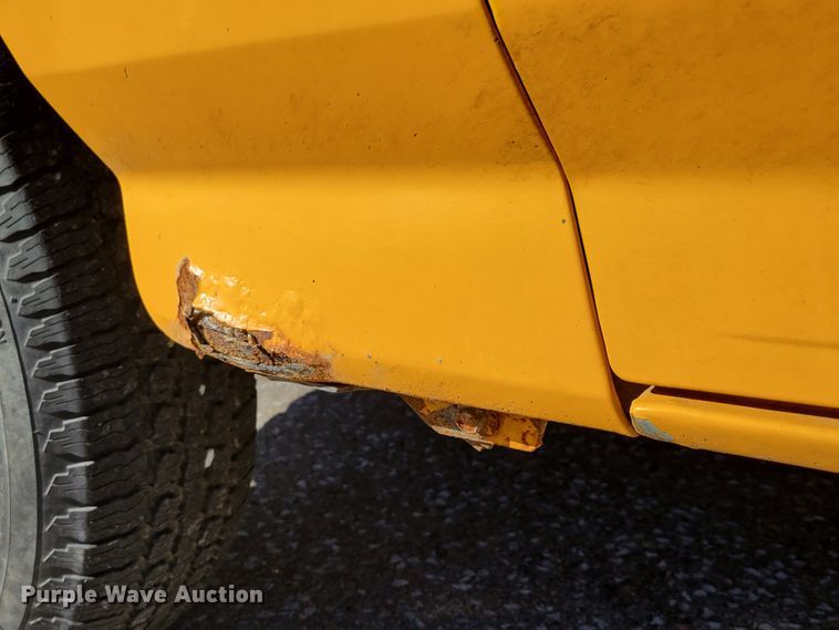 image for item MC9546 1995 Ford F150 XL  pickup truck