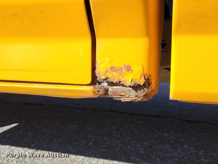 image for item MC9546 1995 Ford F150 XL  pickup truck