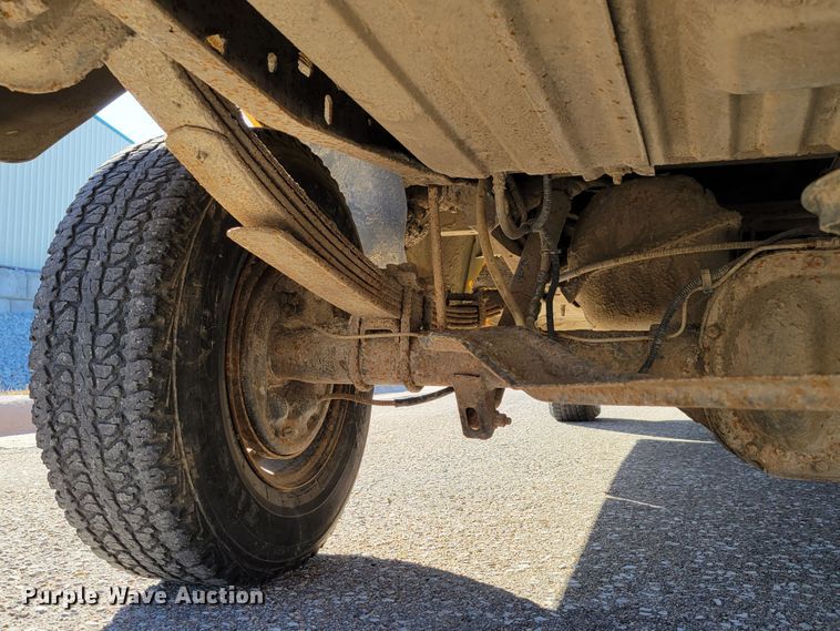 image for item MC9546 1995 Ford F150 XL  pickup truck