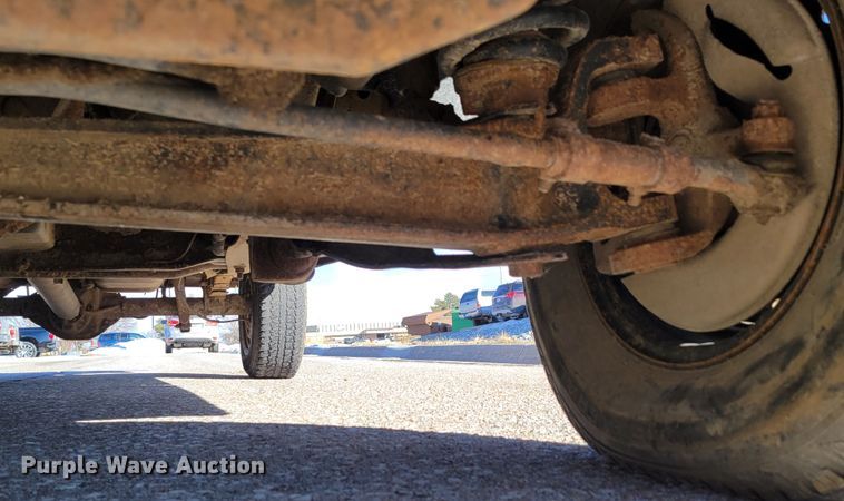 image for item MC9546 1995 Ford F150 XL  pickup truck