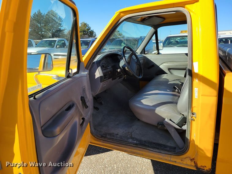 image for item MC9546 1995 Ford F150 XL  pickup truck