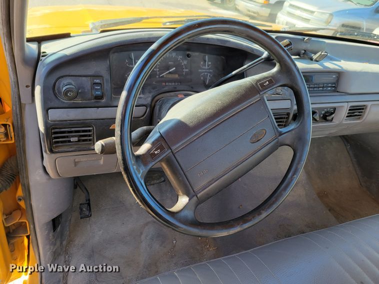 image for item MC9546 1995 Ford F150 XL  pickup truck