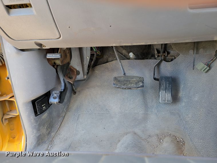 image for item MC9546 1995 Ford F150 XL  pickup truck