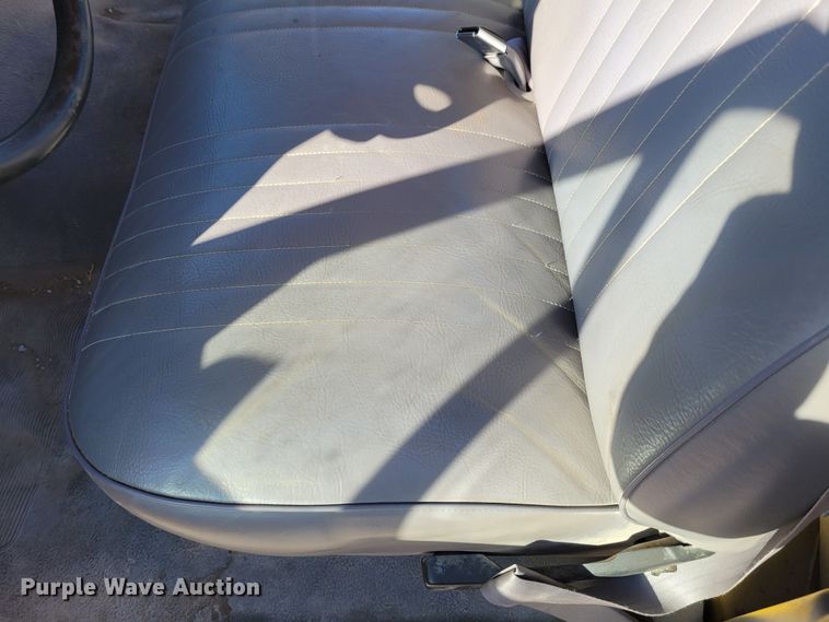 image for item MC9546 1995 Ford F150 XL  pickup truck