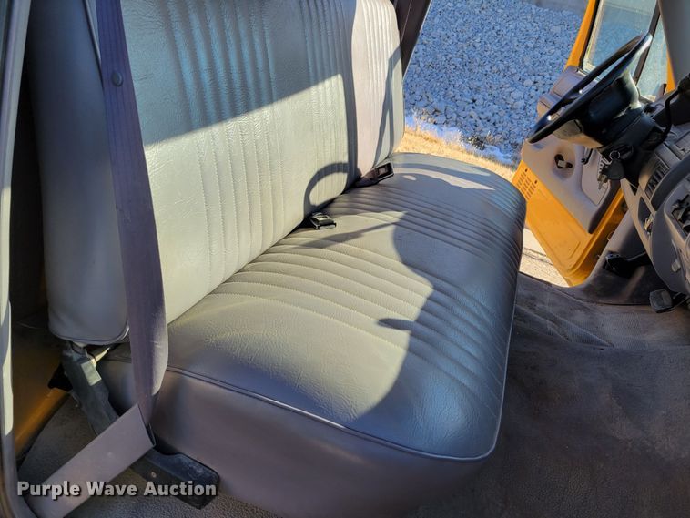 image for item MC9546 1995 Ford F150 XL  pickup truck