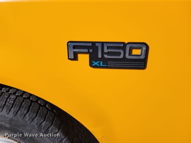 image for item MC9546 1995 Ford F150 XL  pickup truck