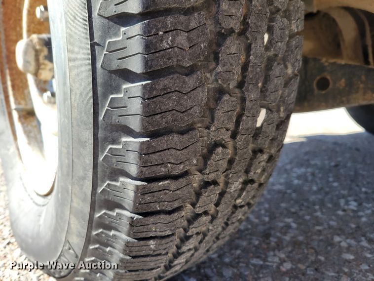 image for item MC9546 1995 Ford F150 XL  pickup truck