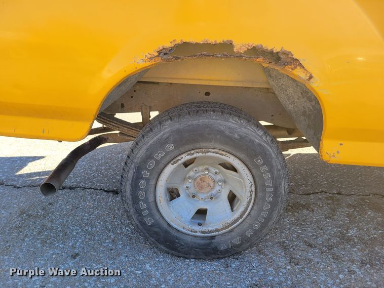 image for item MC9546 1995 Ford F150 XL  pickup truck