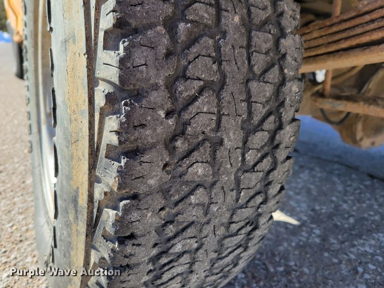 image for item MC9546 1995 Ford F150 XL  pickup truck