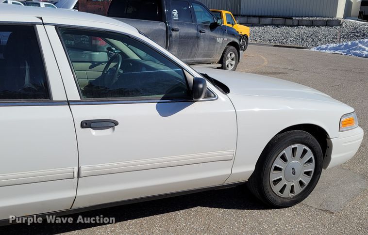 image for item MC9547 2010 Ford Crown Victoria Police Interceptor