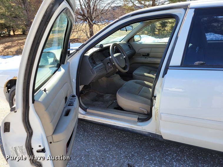 image for item MC9547 2010 Ford Crown Victoria Police Interceptor