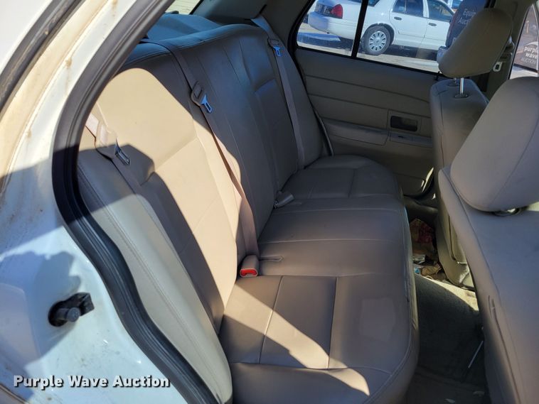 image for item MC9547 2010 Ford Crown Victoria Police Interceptor