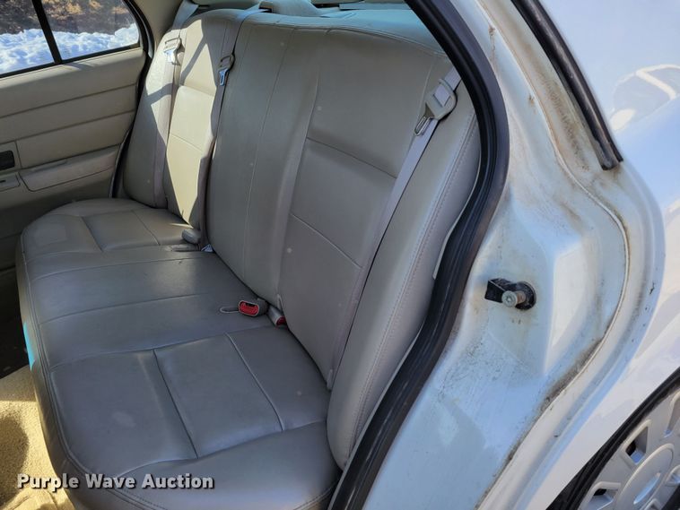 image for item MC9547 2010 Ford Crown Victoria Police Interceptor