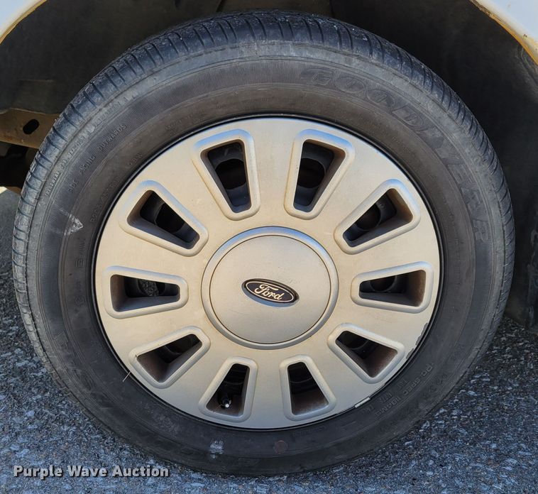 image for item MC9547 2010 Ford Crown Victoria Police Interceptor