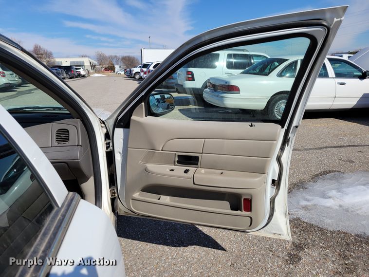 image for item MC9548 2010 Ford Crown Victoria Police Interceptor