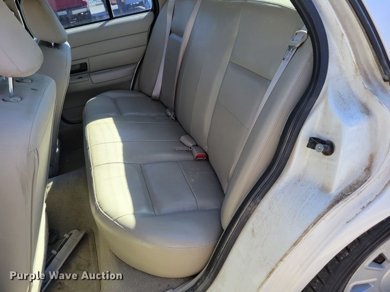 image for item MC9548 2010 Ford Crown Victoria Police Interceptor