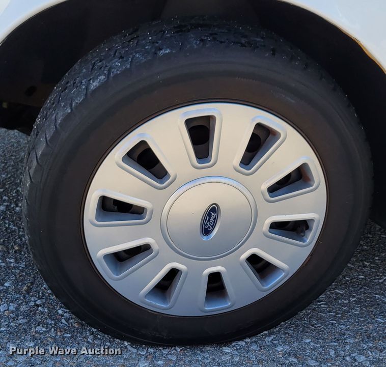 image for item MC9548 2010 Ford Crown Victoria Police Interceptor