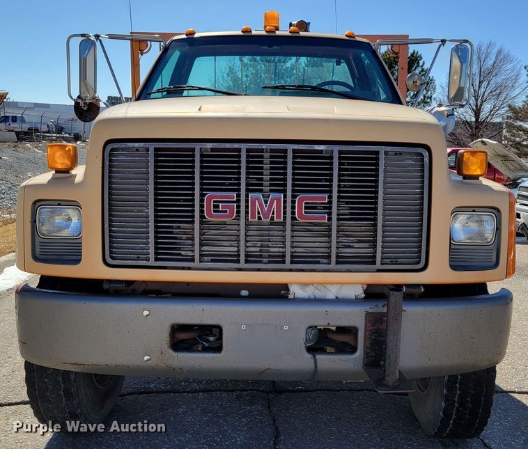image for item MC9550 2000 GMC C6500  flatbed truck