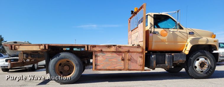 image for item MC9550 2000 GMC C6500  flatbed truck