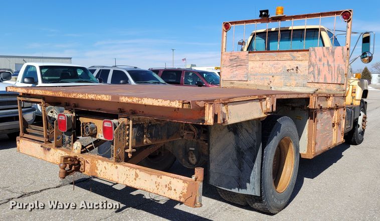 image for item MC9550 2000 GMC C6500  flatbed truck