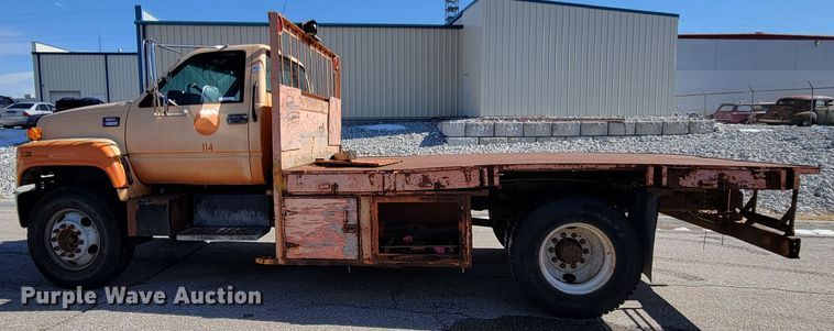 image for item MC9550 2000 GMC C6500  flatbed truck