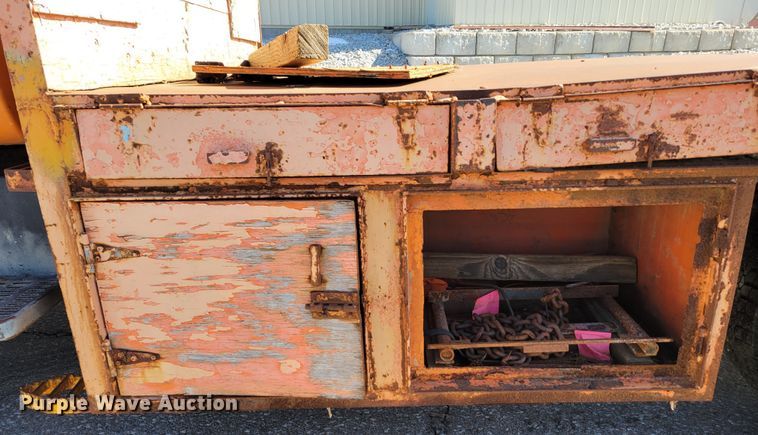 image for item MC9550 2000 GMC C6500  flatbed truck