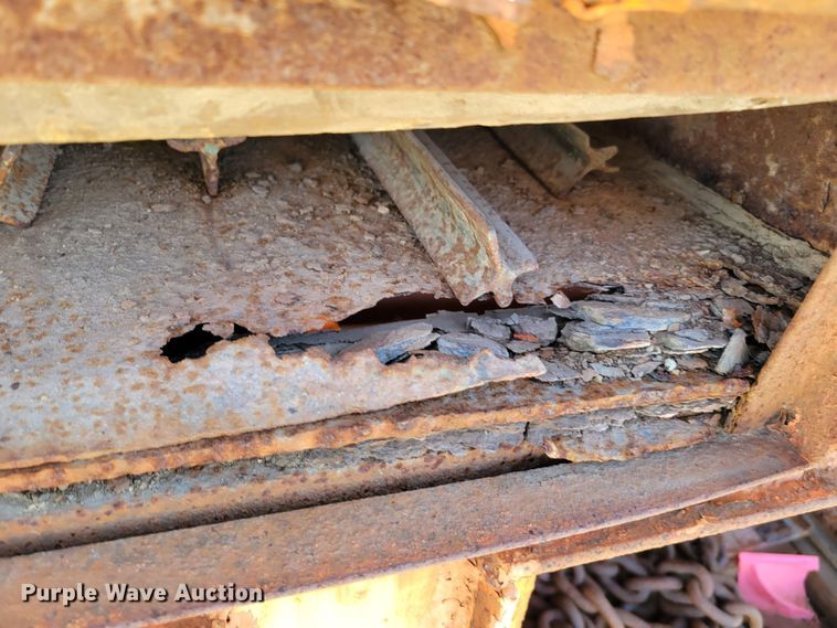 image for item MC9550 2000 GMC C6500  flatbed truck