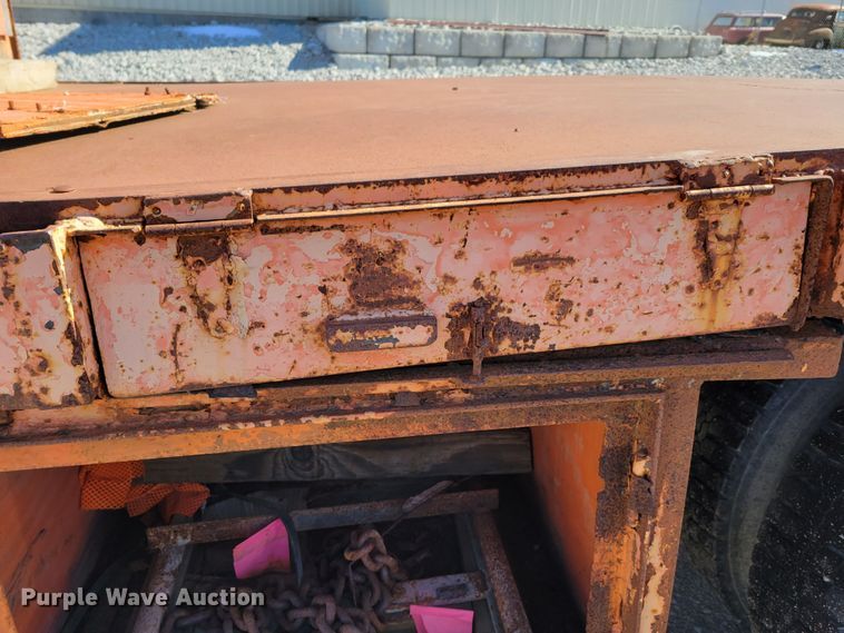 image for item MC9550 2000 GMC C6500  flatbed truck