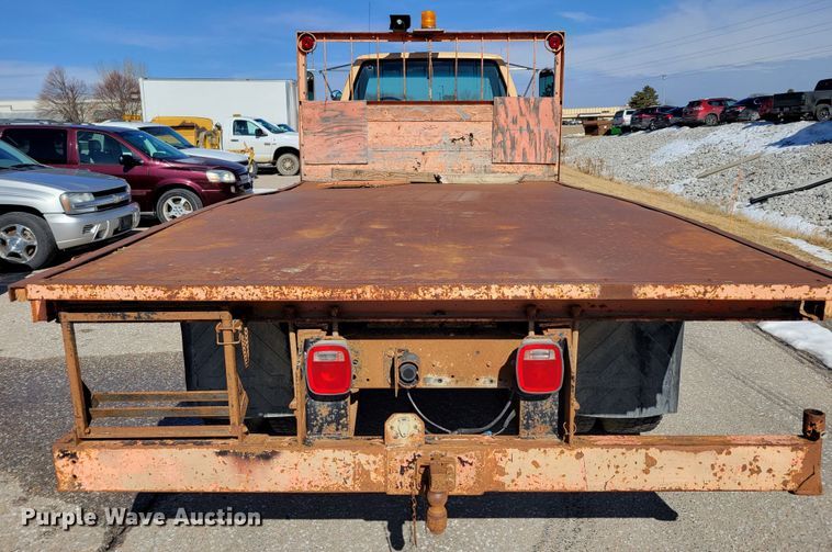 image for item MC9550 2000 GMC C6500  flatbed truck