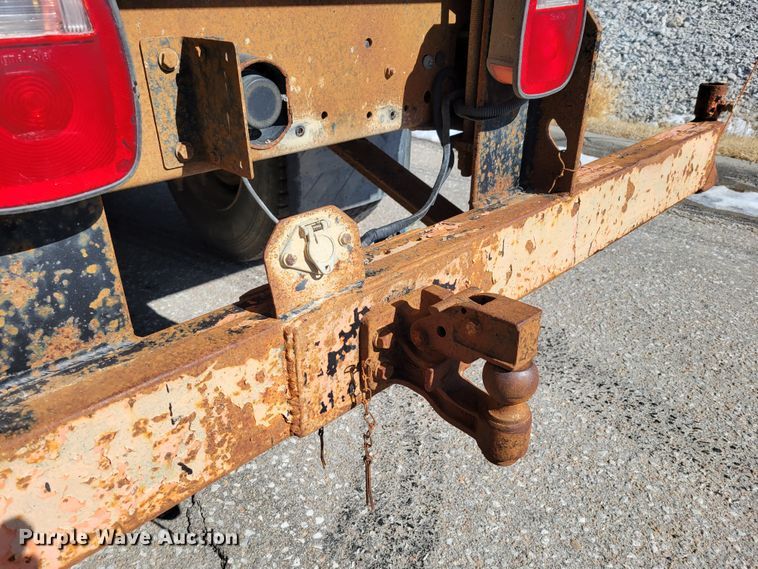 image for item MC9550 2000 GMC C6500  flatbed truck