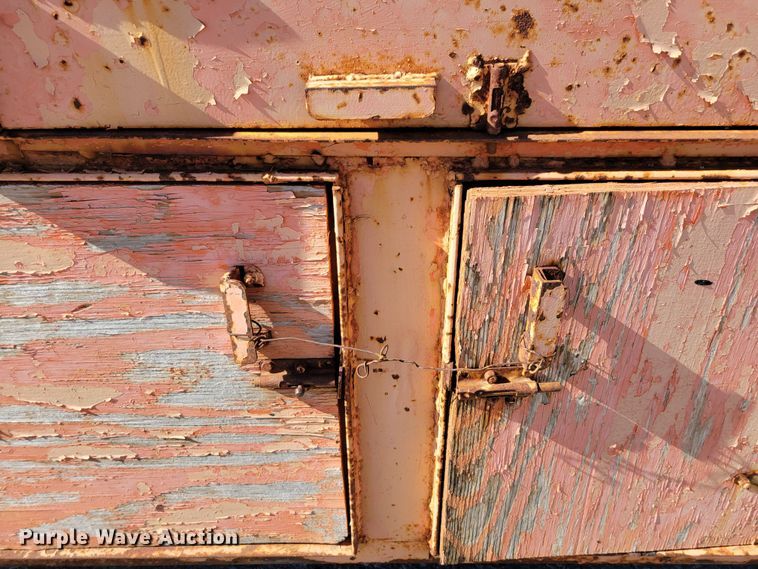 image for item MC9550 2000 GMC C6500  flatbed truck