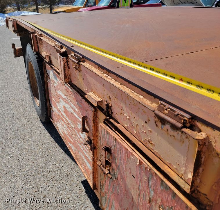 image for item MC9550 2000 GMC C6500  flatbed truck